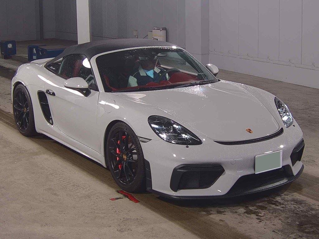 Porsche 718 Spyder 2021 z aukcji japońskiej