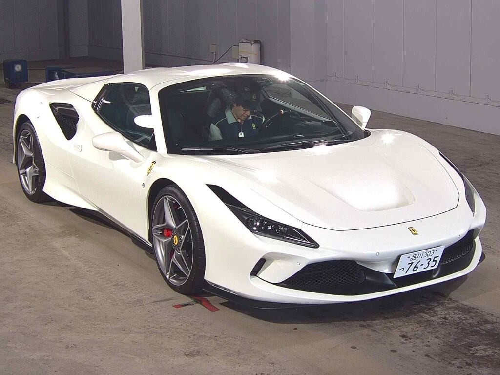 Ferrari F8 Spider 2021 z aukcji japońskiej