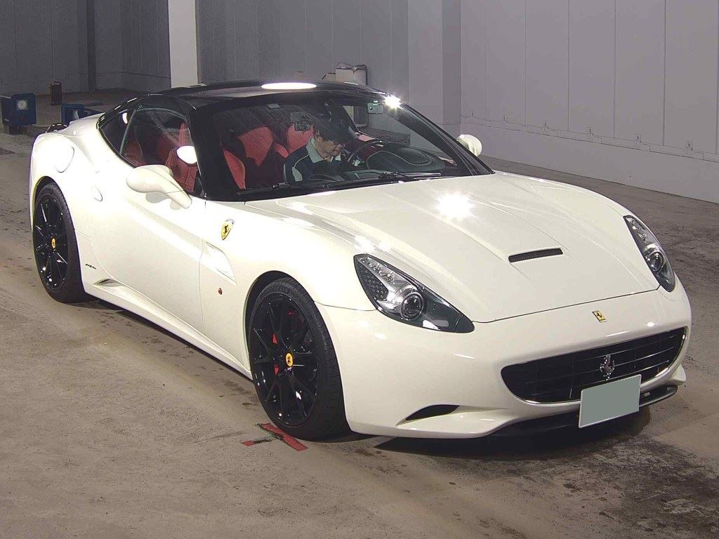 Ferrari California 2010 z aukcji japońskiej