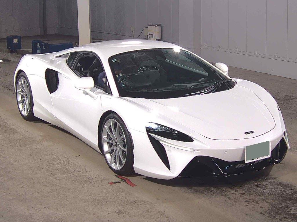 McLaren Artura 2024 z aukcji japońskiej