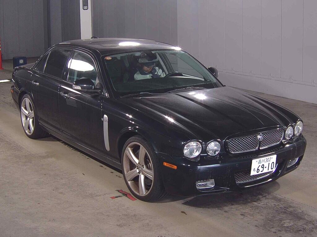 Jaguar XJ 2008 z aukcji japońskiej