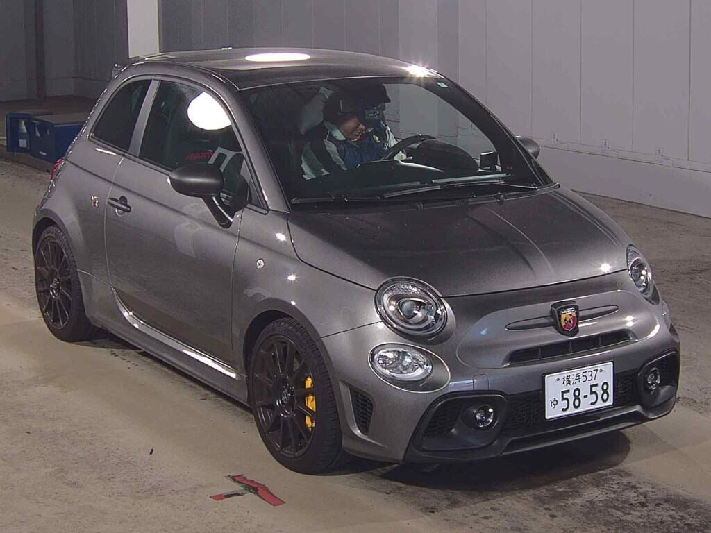Abarth 695 2024 z aukcji japońskiej