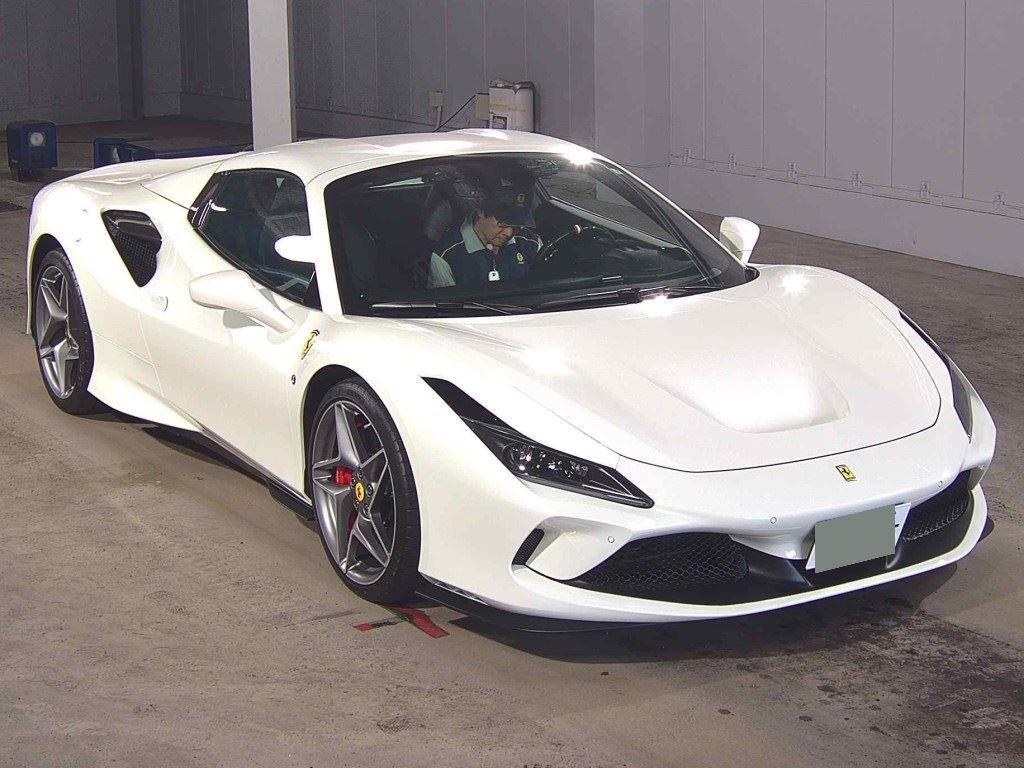 Ferrari F8 Spider 2021 z aukcji japońskiej