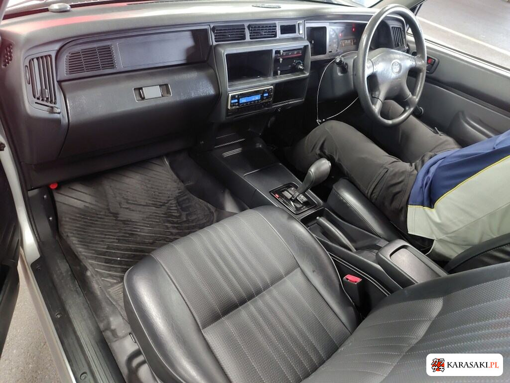 2006 Toyota Crown Comfort 5