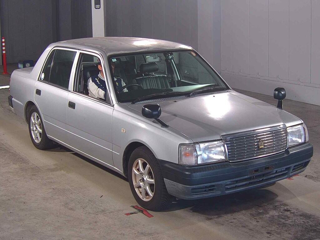 Toyota Crown Comfort 2006 z aukcji japońskiej