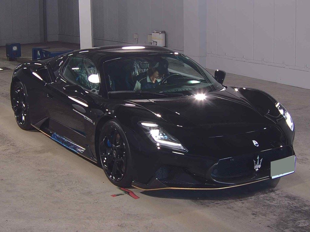 Maserati MC20 2022 z aukcji japońskiej