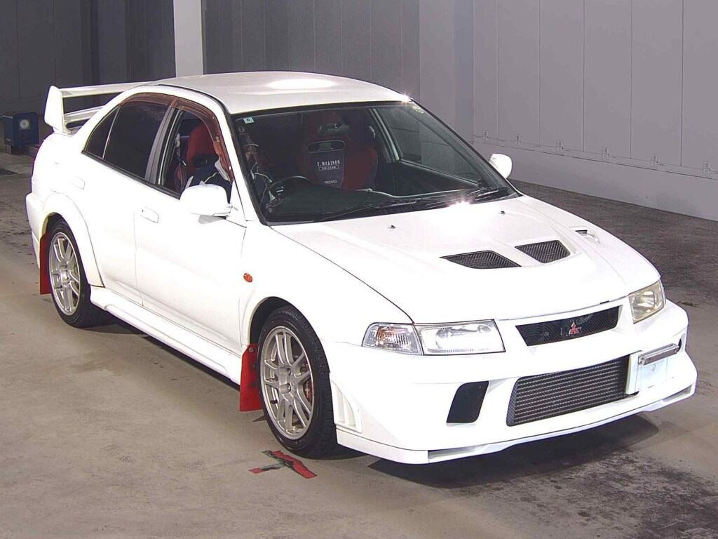 Mitsubishi Lancer 2000 з японського аукціону