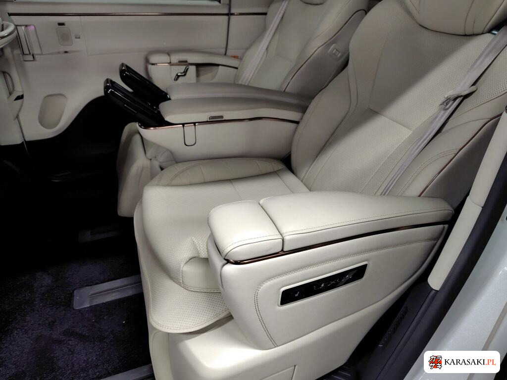 2025 Lexus LM 4WD LM500H Version L 6