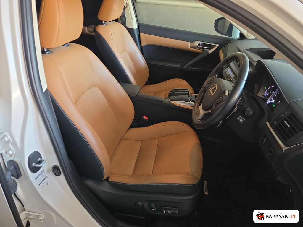2011 Lexus CT CT200H Version L 12