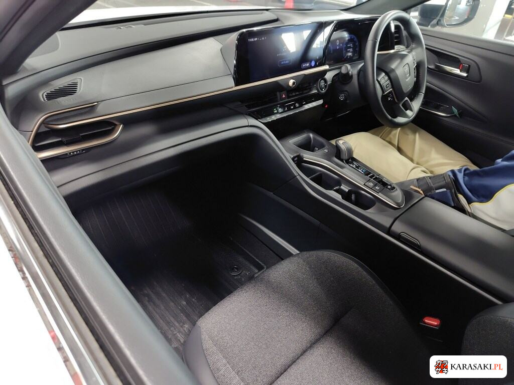 2024 Toyota Crown Crossover 4WD G Advanced 5