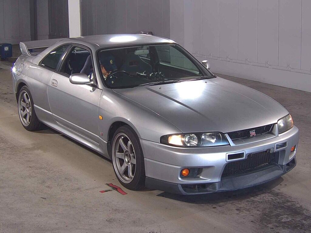 Nissan Skyline 1998 z aukcji japońskiej
