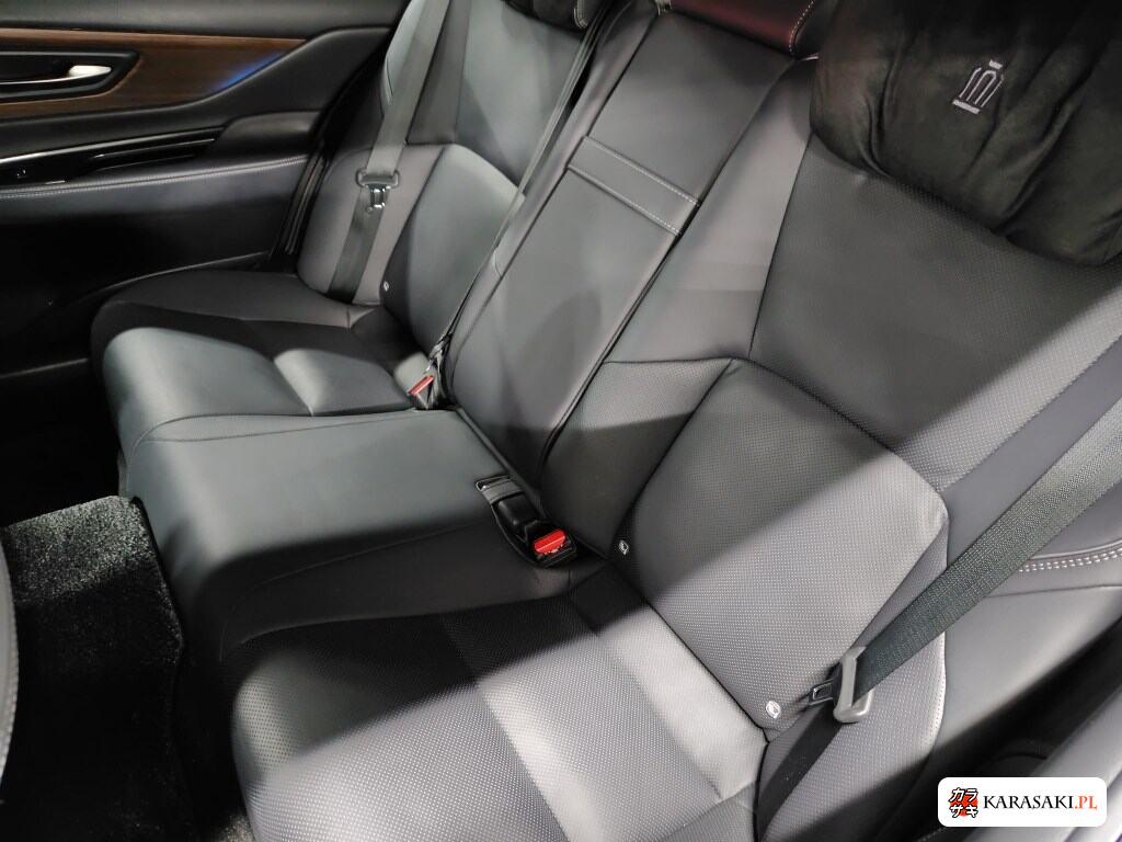 2025 Toyota Crown 4D Z(hev) 6