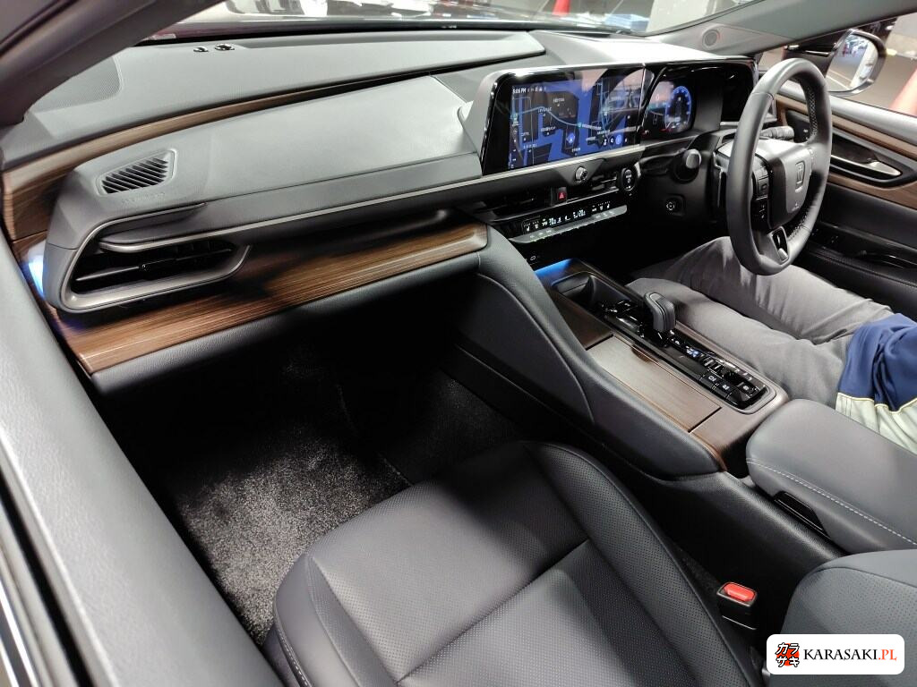 2025 Toyota Crown 4D Z(hev) 5