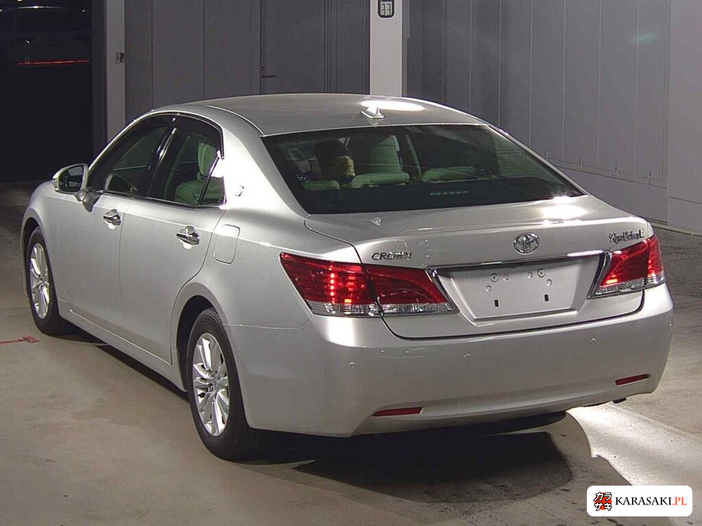 2013 Toyota Crown 4D Royal Saloon G 2