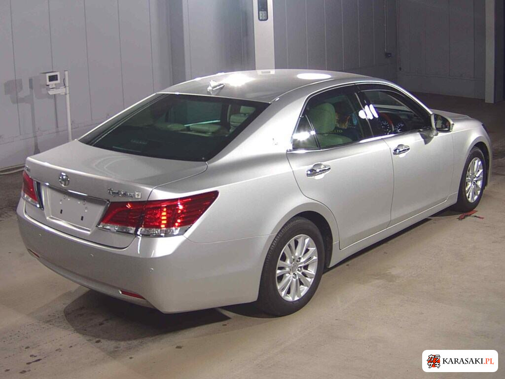 2013 Toyota Crown 4D Royal Saloon G 4