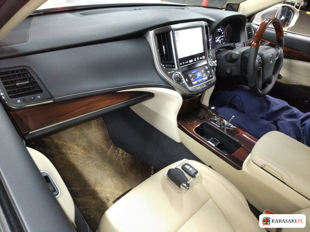 2013 Toyota Crown 4D Royal Saloon G 5