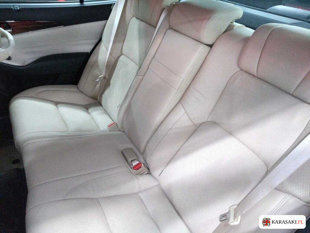 2013 Toyota Crown 4D Royal Saloon G 6