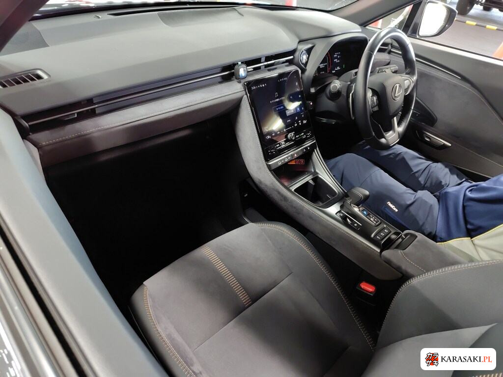 2024 Lexus LBX 4WD Cool 5