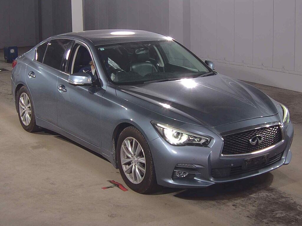 Nissan Skyline 2015 z aukcji japońskiej