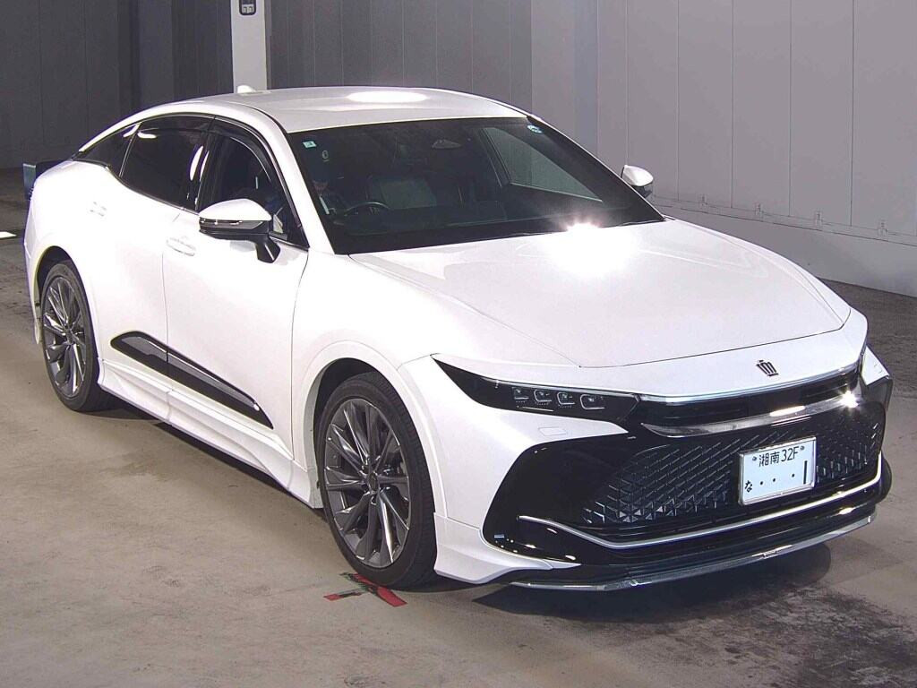 Toyota Crown Crossover 2023 z aukcji japońskiej