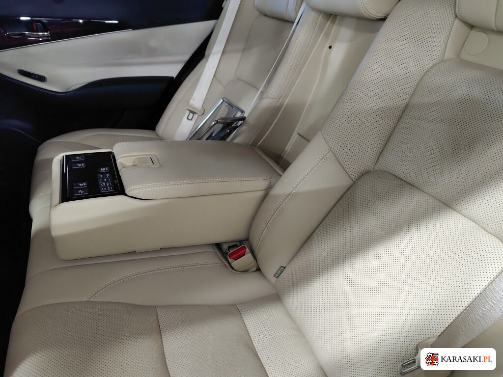 2016 Toyota Crown 4D 4WD Royal Saloon G I-Four 6