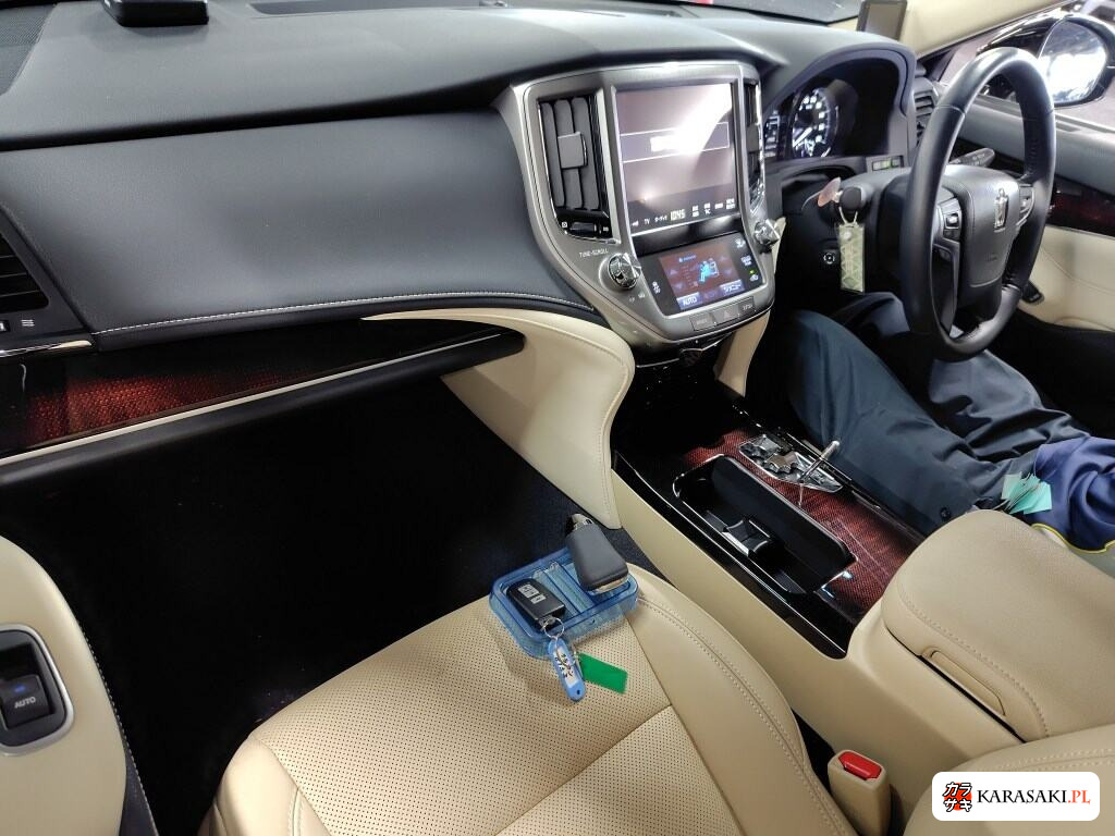2016 Toyota Crown 4D 4WD Royal Saloon G I-Four 5