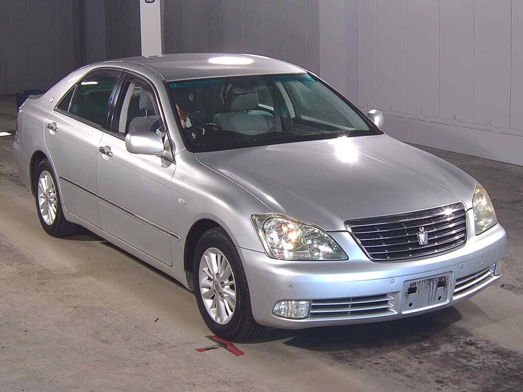 Toyota Crown 2004 z aukcji japońskiej