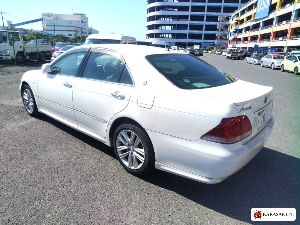 2004 Toyota Crown 4D Athlete 2