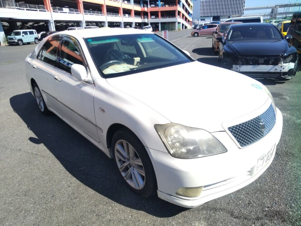 Toyota Crown 2004 z aukcji japońskiej