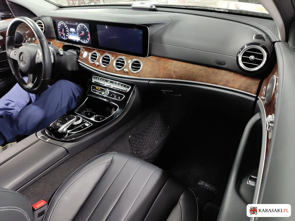 2017 Mercedes-Benz E-Class 4D 4WD E400 4MATIC Exclusive 5