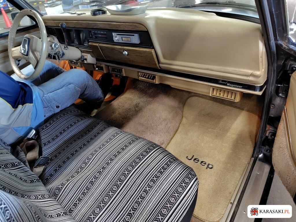 1991 Chrysler Jeep Jeep Grand Wagoneer 4WD Base Grade 5