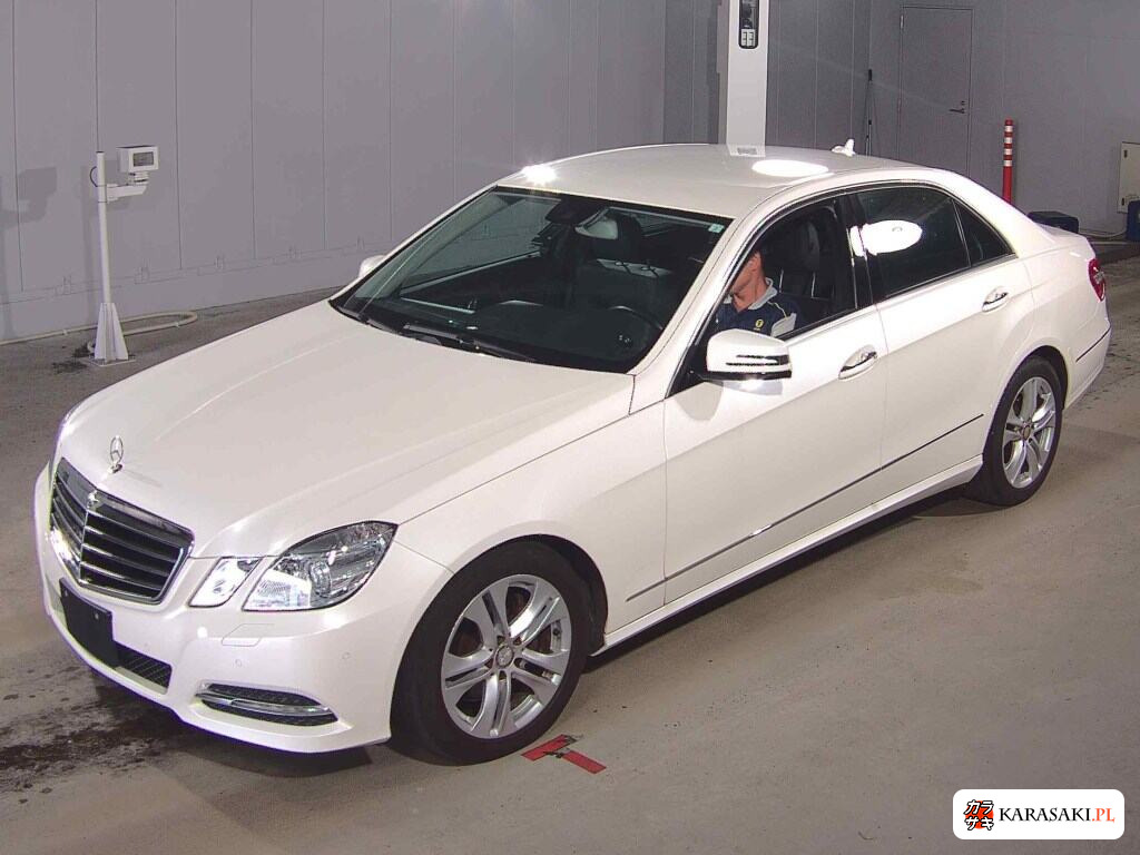 2011 Mercedes-Benz E-Class 4D E350 Avantgarde 3