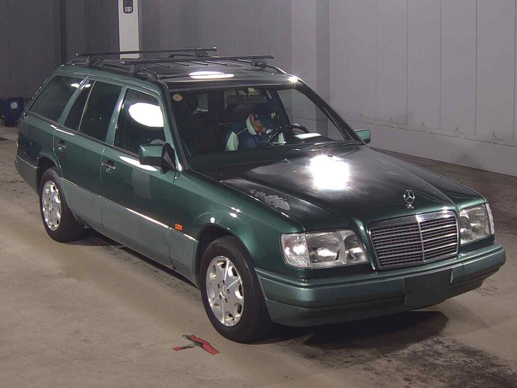 Mercedes-Benz E-Class Stationwagon 1994 z aukcji japońskiej