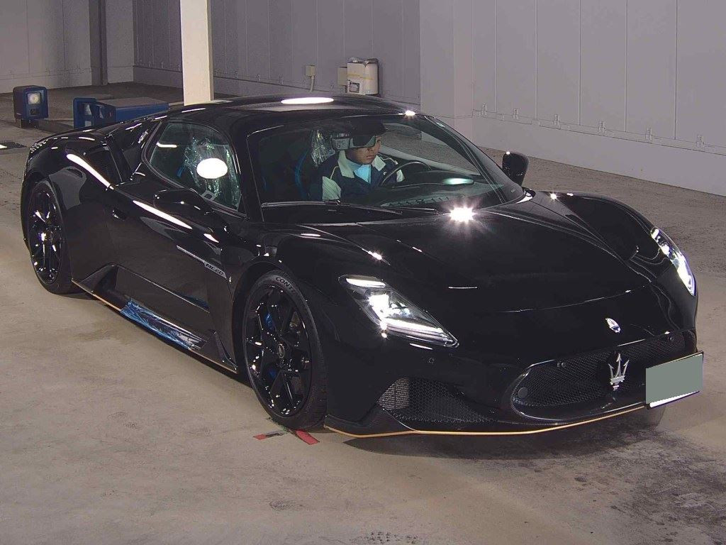 Maserati MC20 2022 z aukcji japońskiej