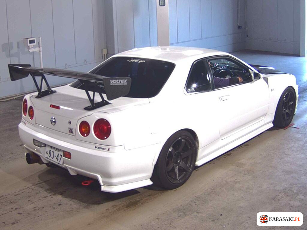 Nissan Skyline 1999 z aukcji japońskiej