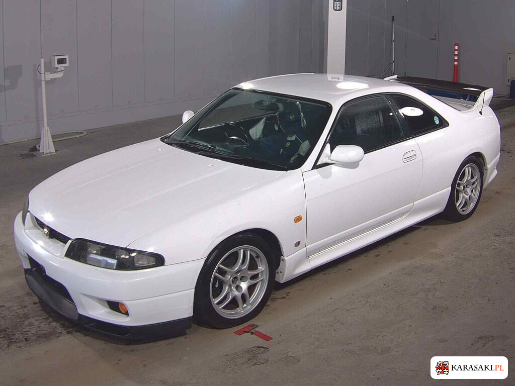 Nissan Skyline 1995 z aukcji japońskiej