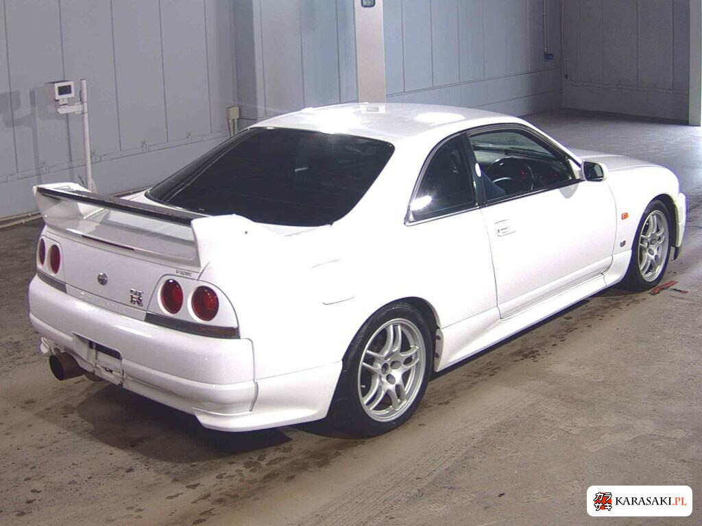 Nissan Skyline 1995 z aukcji japońskiej