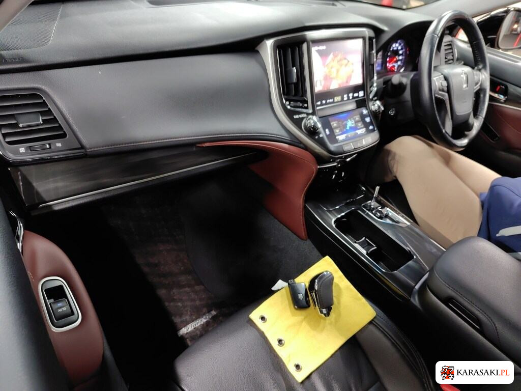 Toyota Crown 2013 z aukcji japońskiej