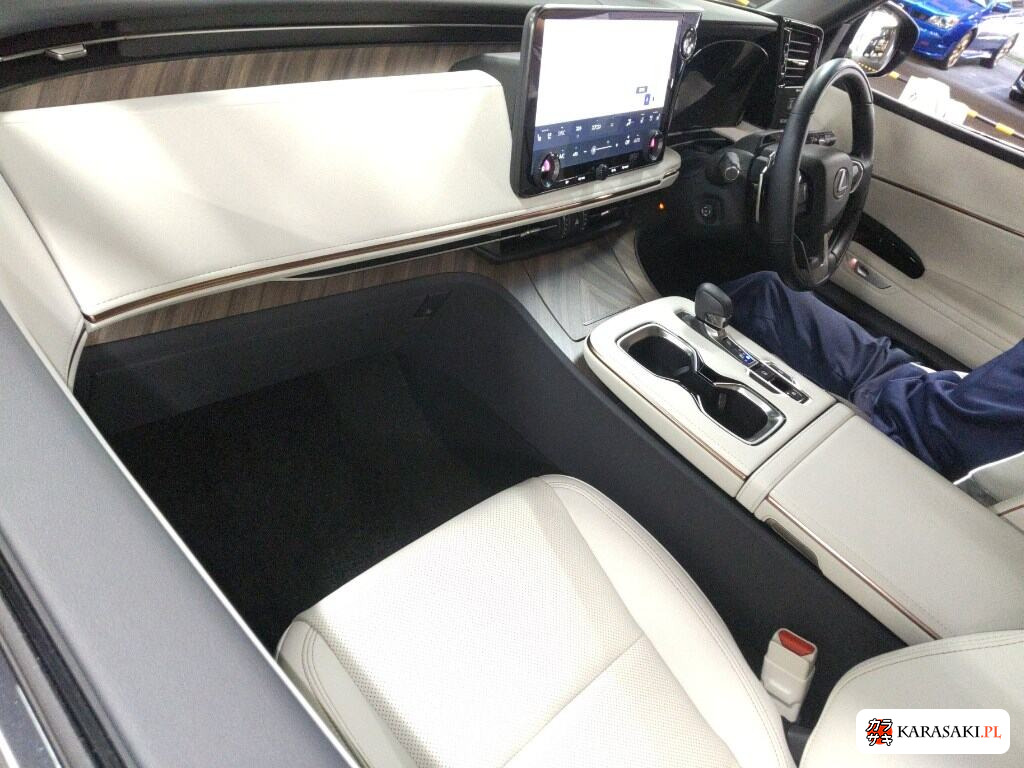 Lexus LM 2024 z aukcji japońskiej