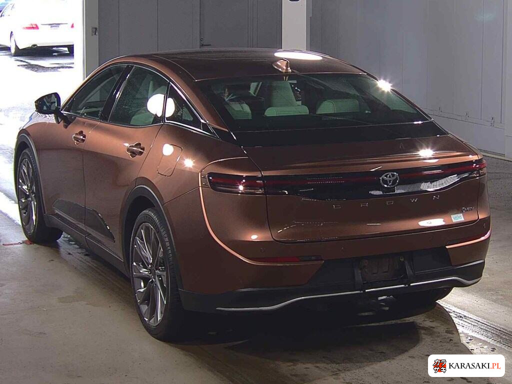 Toyota Crown Crossover 2025 z aukcji japońskiej