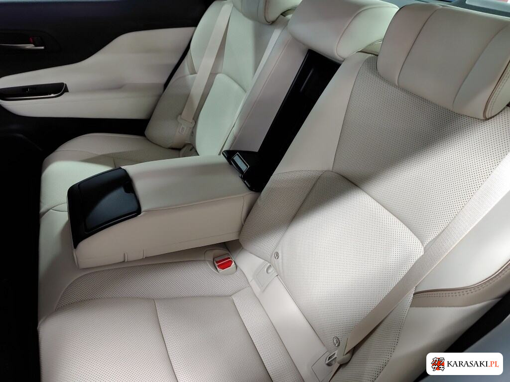 Toyota Crown Crossover 2025 z aukcji japońskiej