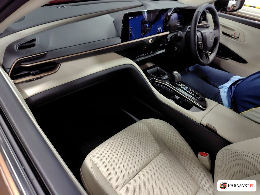 Toyota Crown Crossover 2025 z aukcji japońskiej