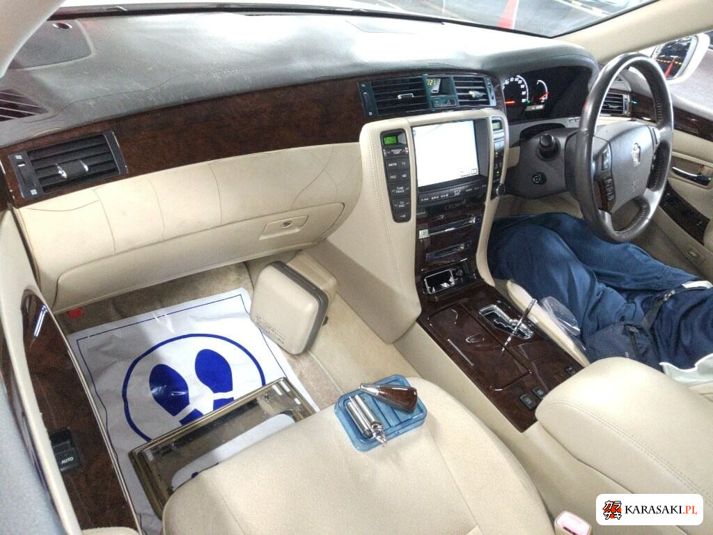Toyota Crown 2006 z aukcji japońskiej