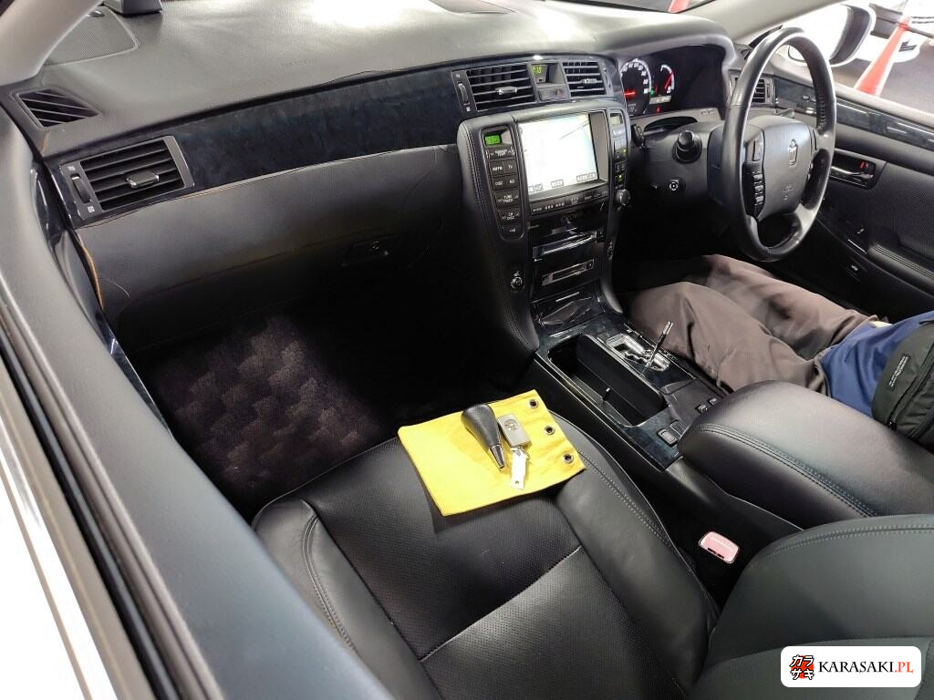 Toyota Crown 2006 z aukcji japońskiej