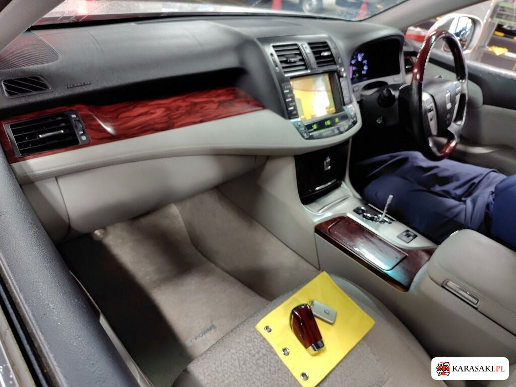 Toyota Crown 2010 z aukcji japońskiej