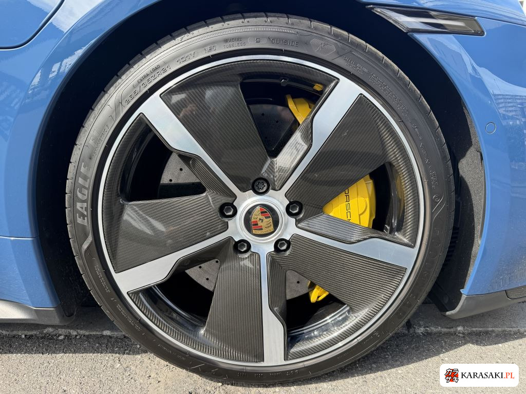 Porsche Taycan 2024 z aukcji japońskiej