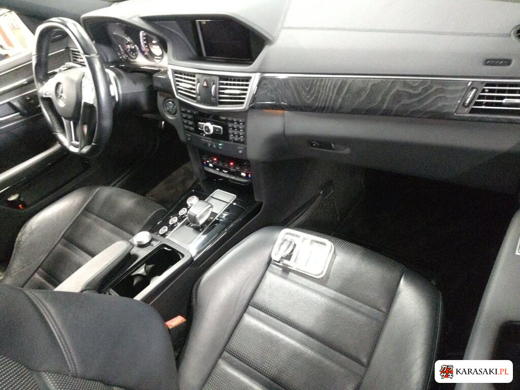 Mercedes-Benz E-Class Stationwagon 2012 z aukcji japońskiej
