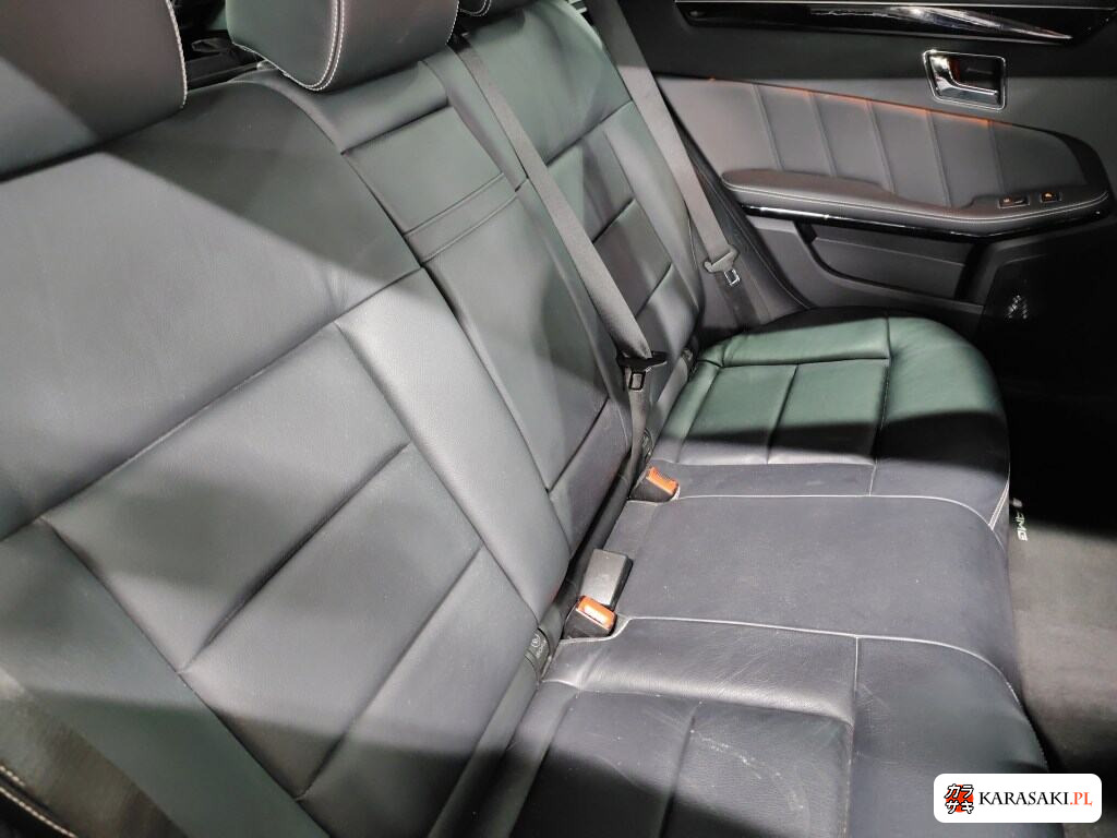 Mercedes-Benz E-Class Stationwagon 2011 z aukcji japońskiej