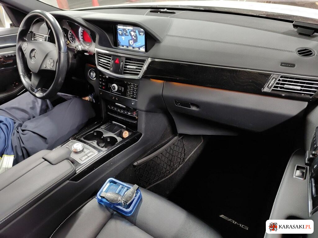 Mercedes-Benz E-Class Stationwagon 2011 z aukcji japońskiej