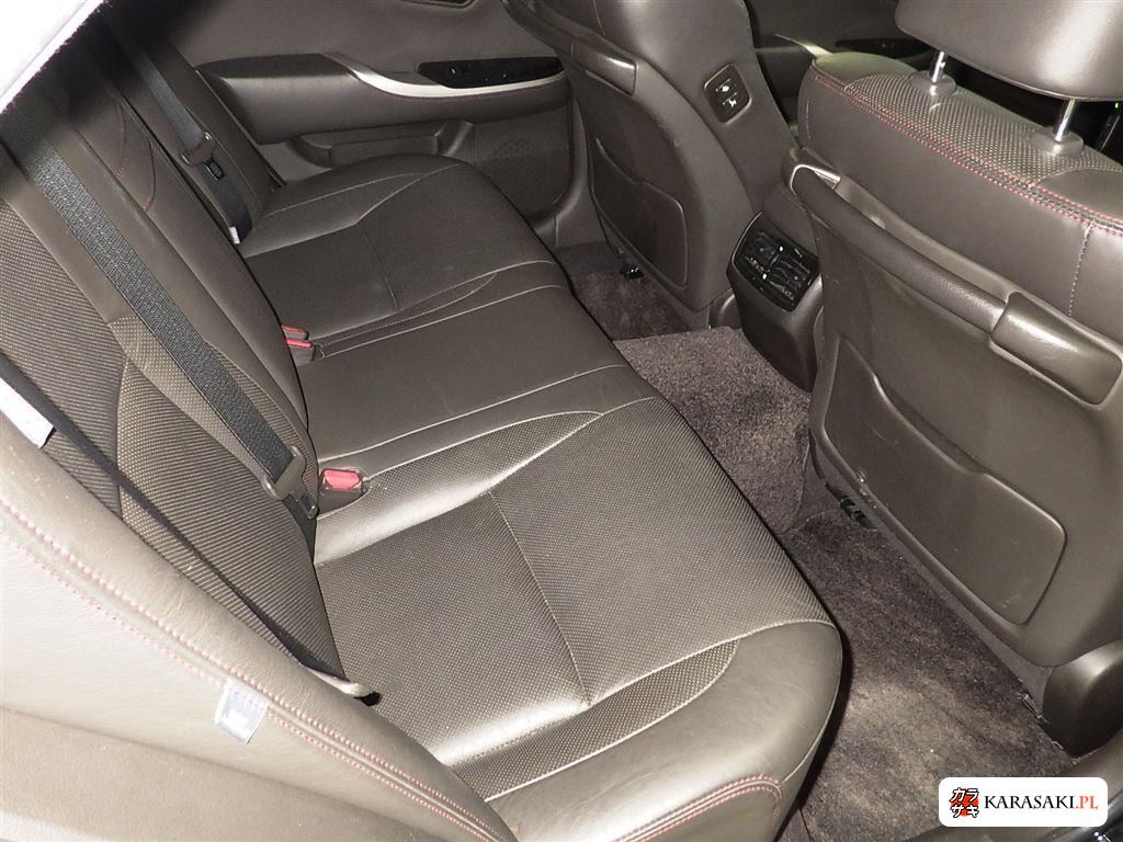 2012 Toyota Crown 4D 4WD 6
